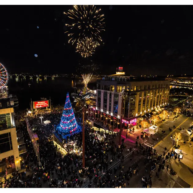 Free Holiday Events in the DMV National Harbor Christmas Tree