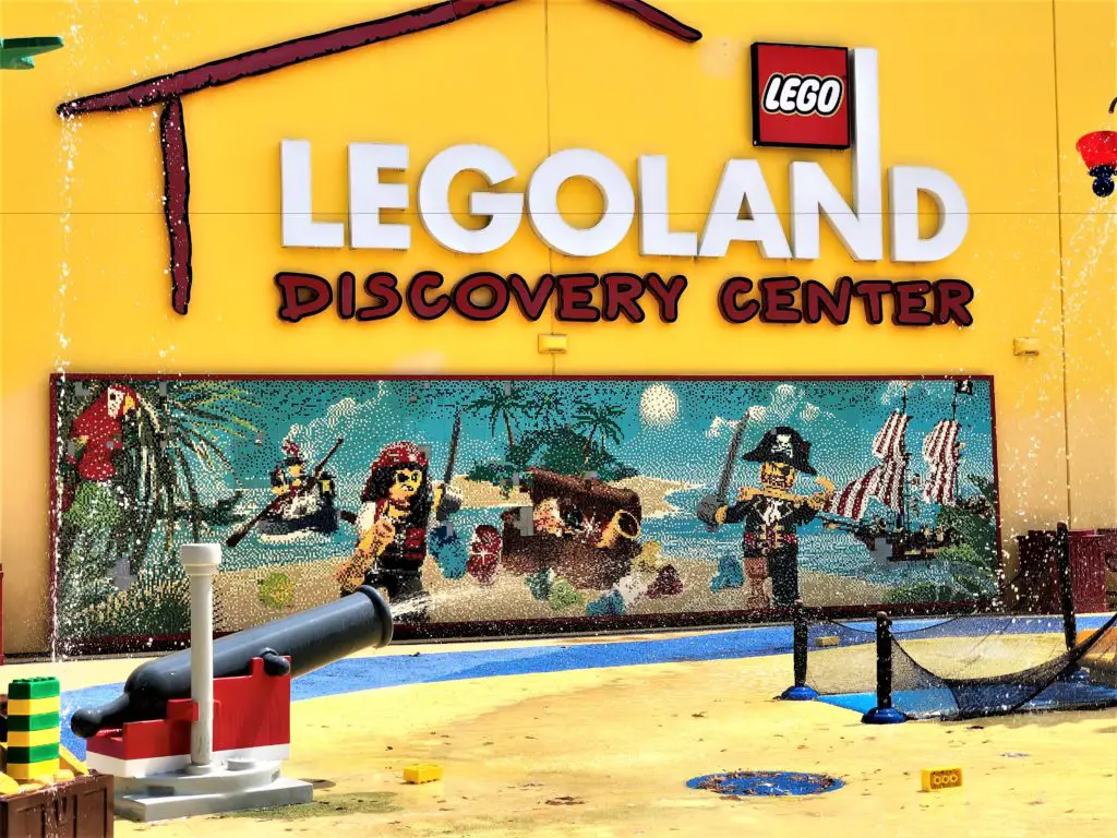 LEGOLAND Discovery Center Dallas/Fort Worth has 12  play zones with plenty of activities for little ones to do! #familytravelideas #dallaswithkids #legoland #traveldestinationsfamily #indoorplaydallas #indoorplaycenter