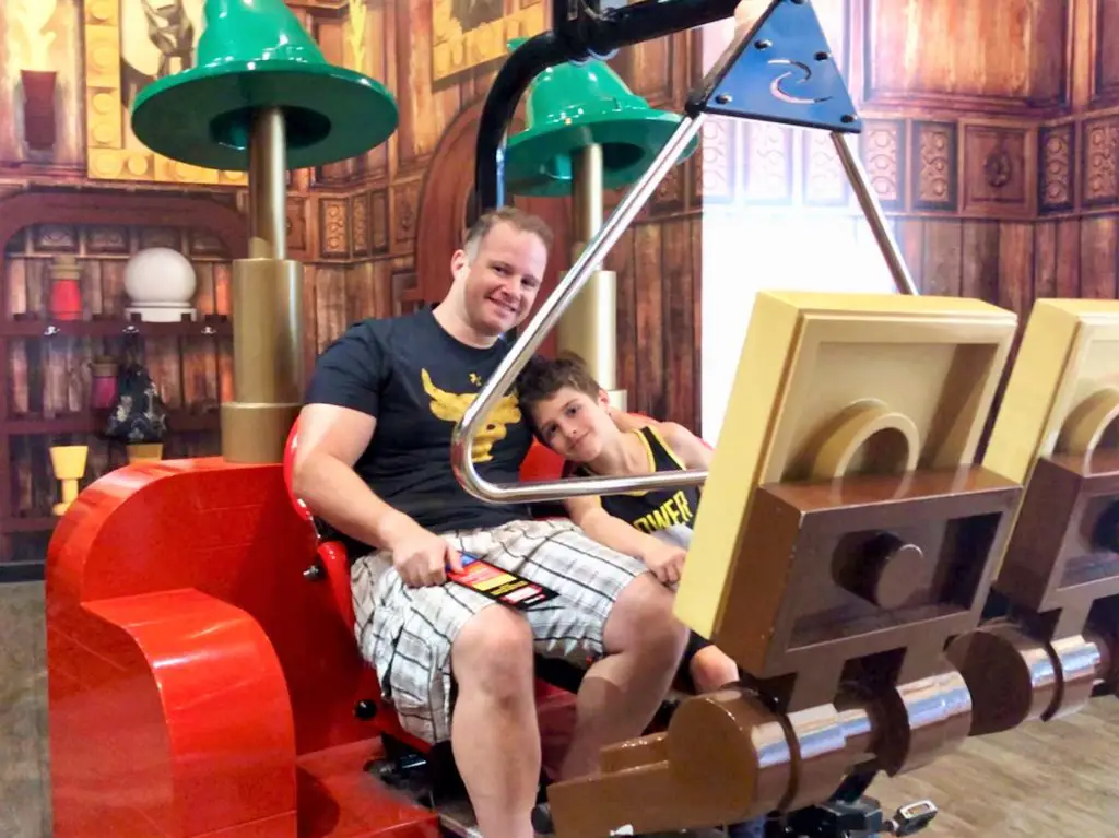 Legoland Discovery Center in Dallas/Fort Worth has three rides, a 4-D show, a water play area, and more! It is a fun place to spend the day as a family! #familytravelideas #texas #dallas #kidstravelideas